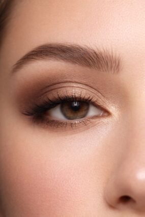 Finished soft smoky eyeshadow look with smudged liner