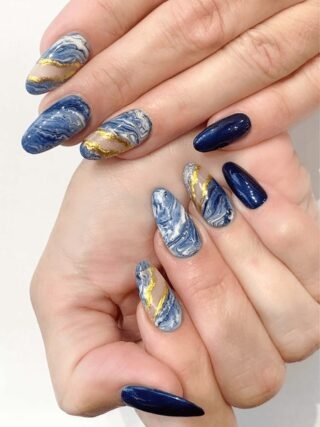 Blue and brown marble nail art on short nails