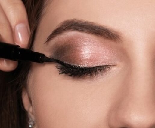 Soft brown winged eyeliner and tightlining technique for small eyes