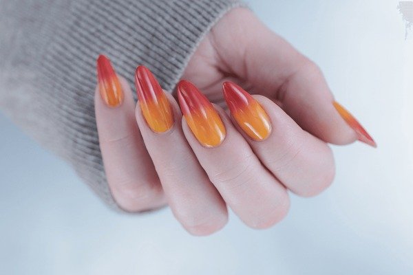 Sunset gradient nails fading from red to yellow